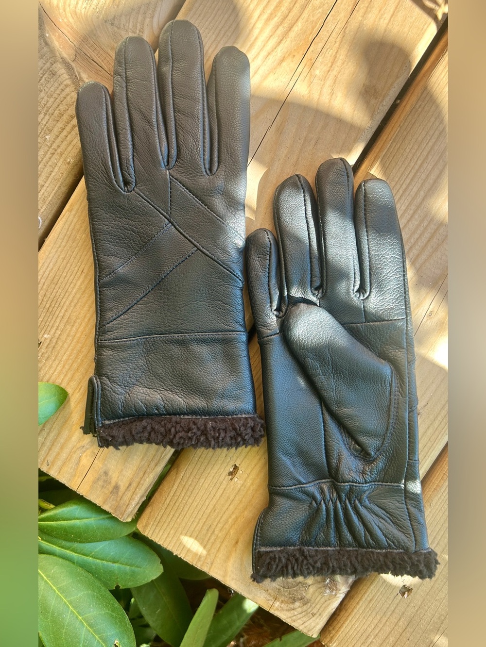 100% Genuine Leather Women’s Gloves with Faux Shearling • Dark Blue • S/M